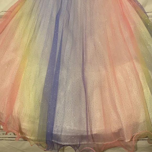 Beautiful sleeveless dress - Picture 3 of 6